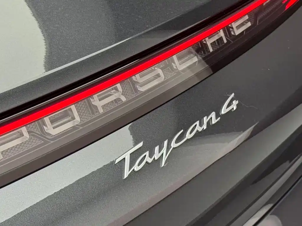 Porsche Taycan 2025