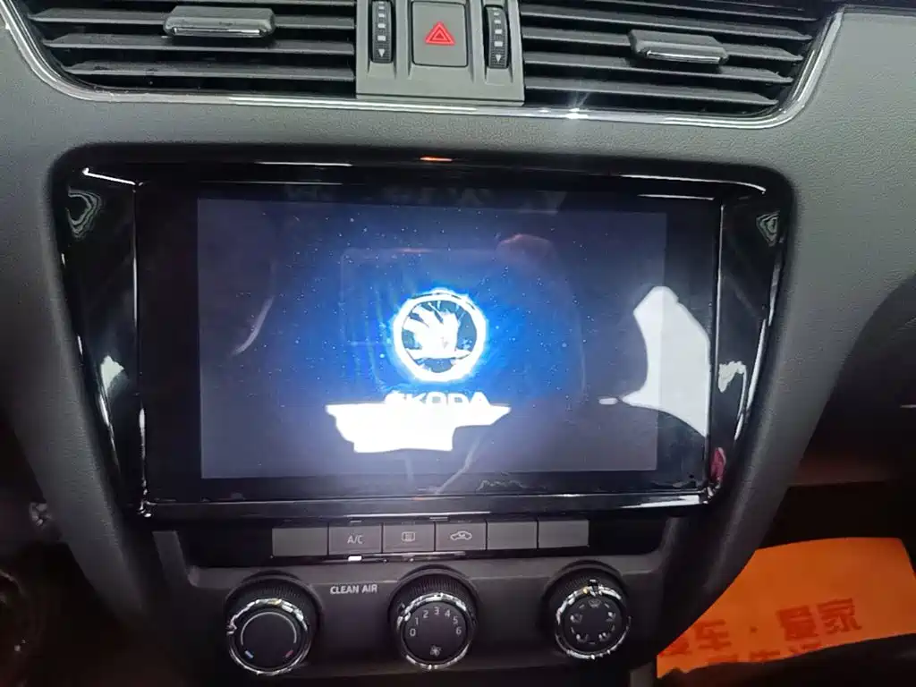 Skoda Octavia 2021 — фото 13