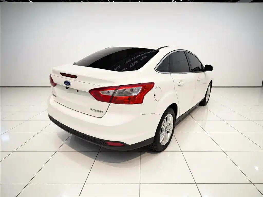 Ford Focus 2014 — фото 7