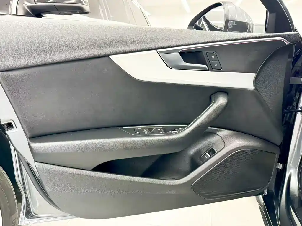 Audi A4L 2021 — фото 10