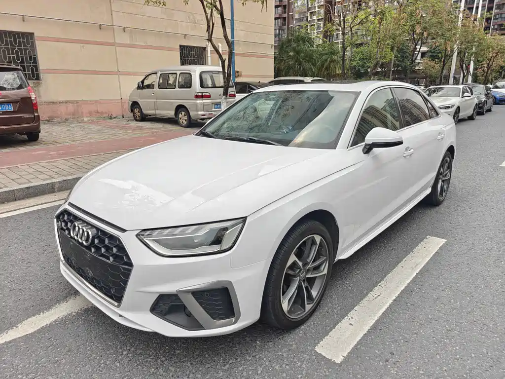 Audi A4L 2021 — фото 1