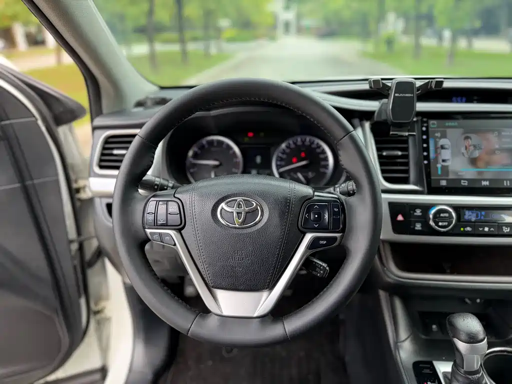 Toyota Highlander 2016 — фото 10