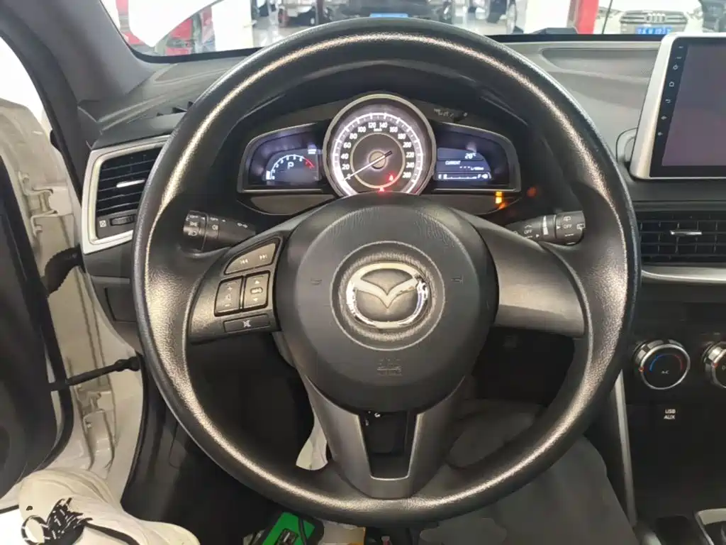 Mazda CX-4 2017 — фото 11