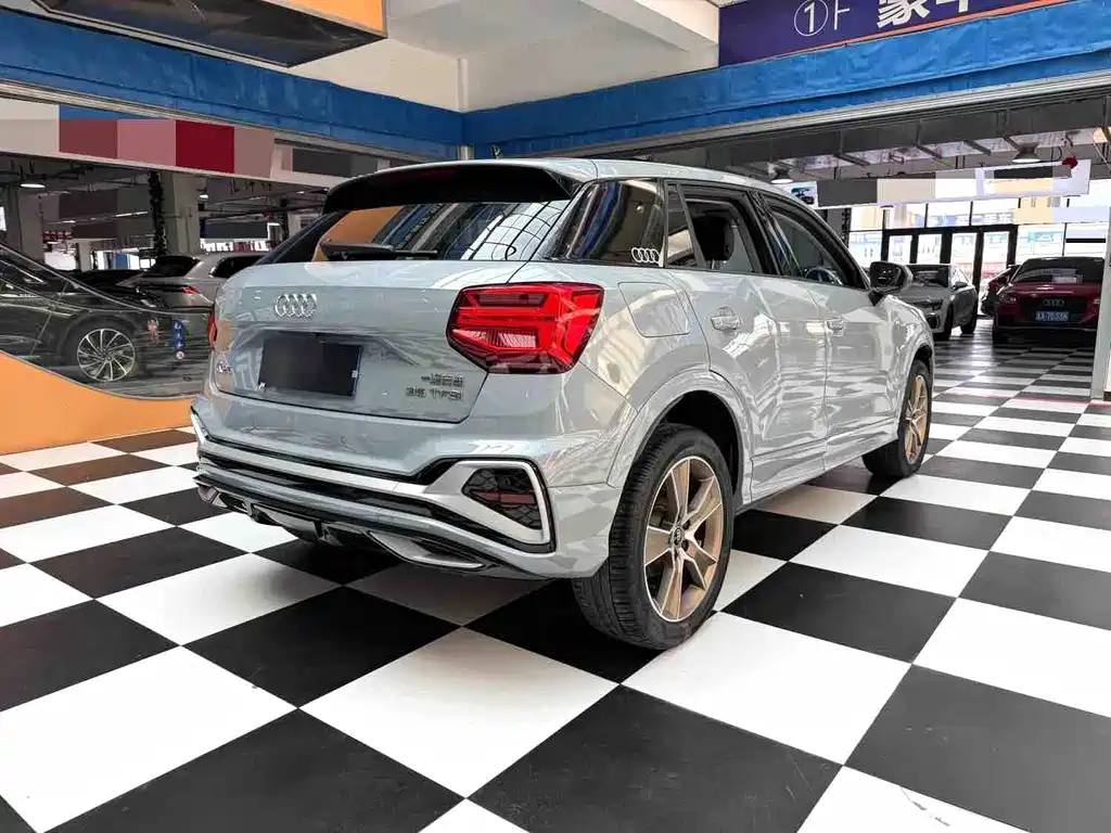 Audi Q2L 2023 — фото 19