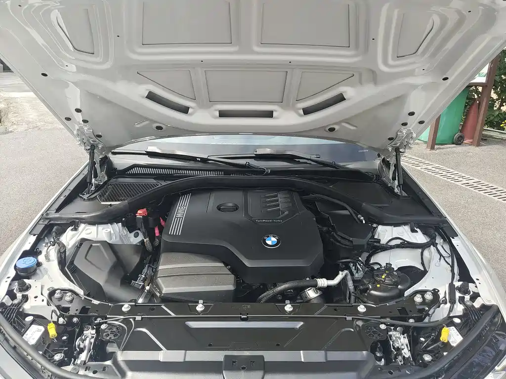 BMW 3 Series 2023 — фото 16