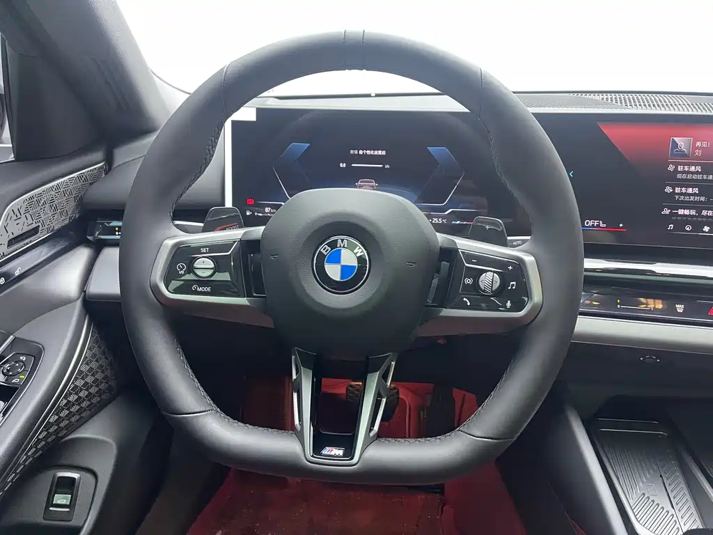 BMW 5 Series 2025 — фото 12