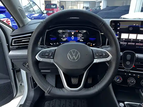 Volkswagen Sagitar 2024