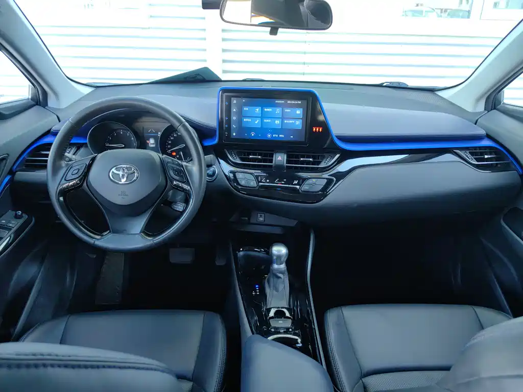 Toyota C-HR 2023 — фото 7