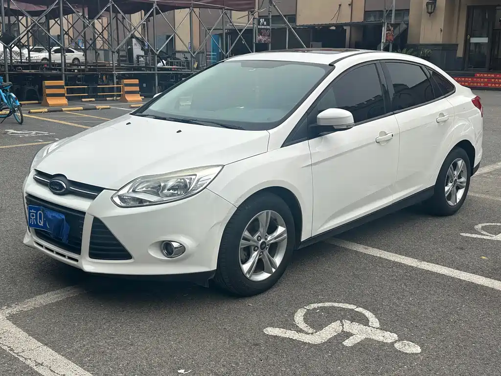 Ford Focus 2015 — фото 1