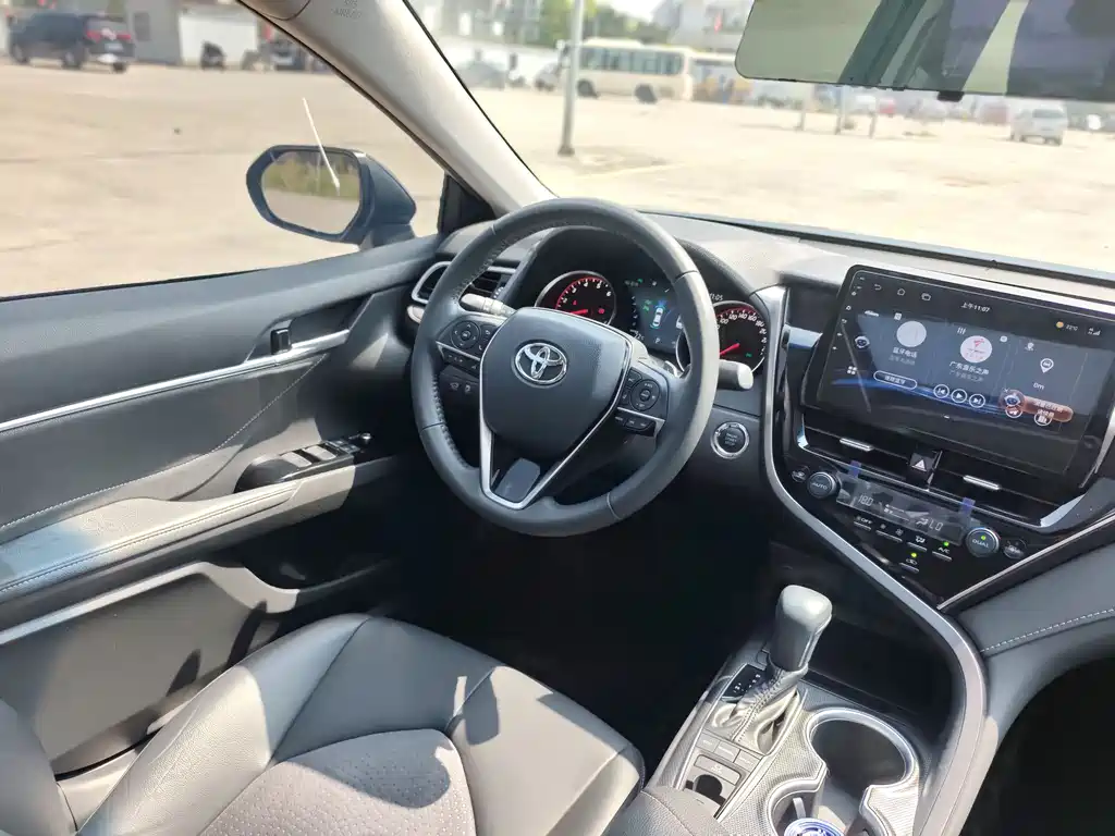 Toyota Camry 2022 — фото 18