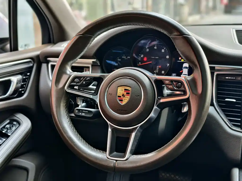 Porsche Macan 2017 — фото 10
