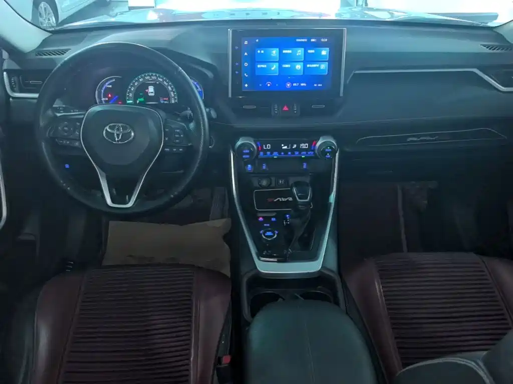 Toyota RAV4 2022 — фото 10