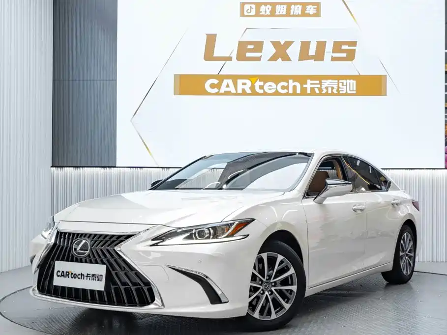 Lexus ES 2023 — фото 1
