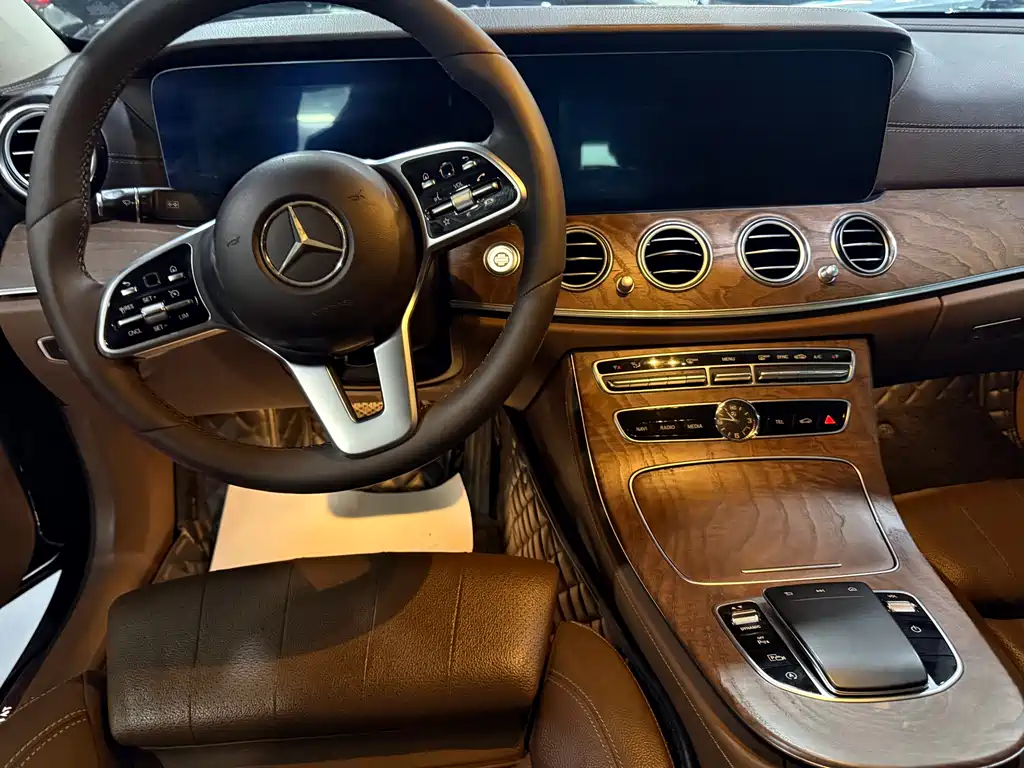 Mercedes-Benz E-Class 2019 — фото 11
