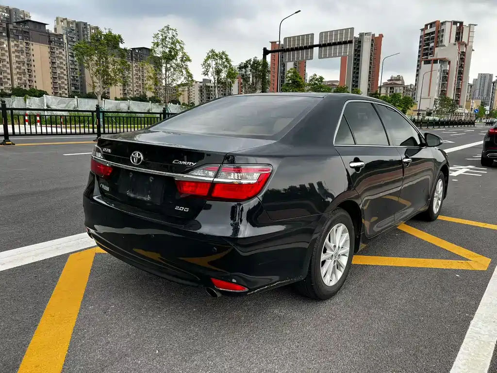 Toyota Camry 2017 — фото 9