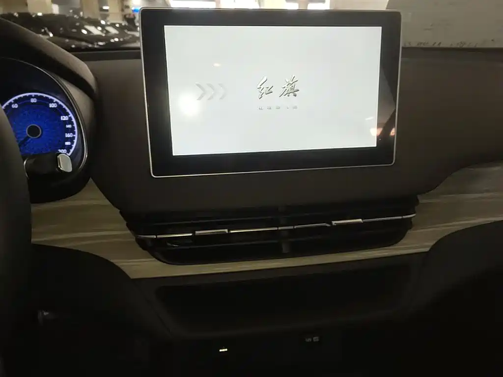 Hongqi E-QM5 2025 — фото 13