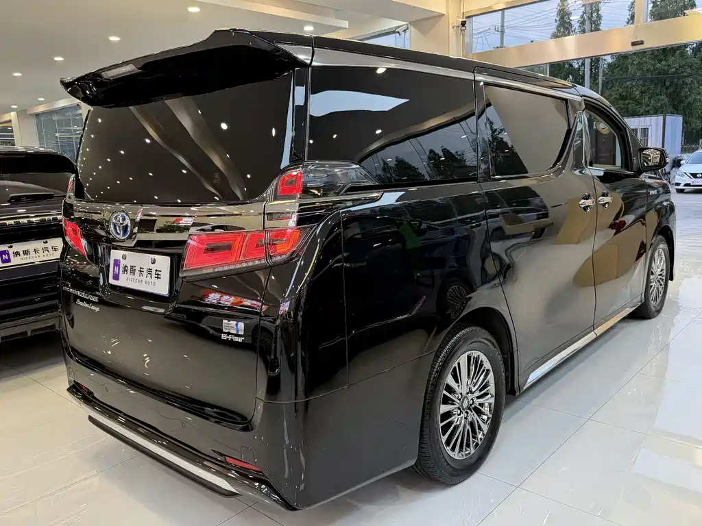 Toyota Vellfire 2022 — фото 6
