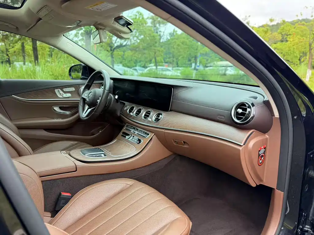 Mercedes-Benz E-Class 2020 — фото 28