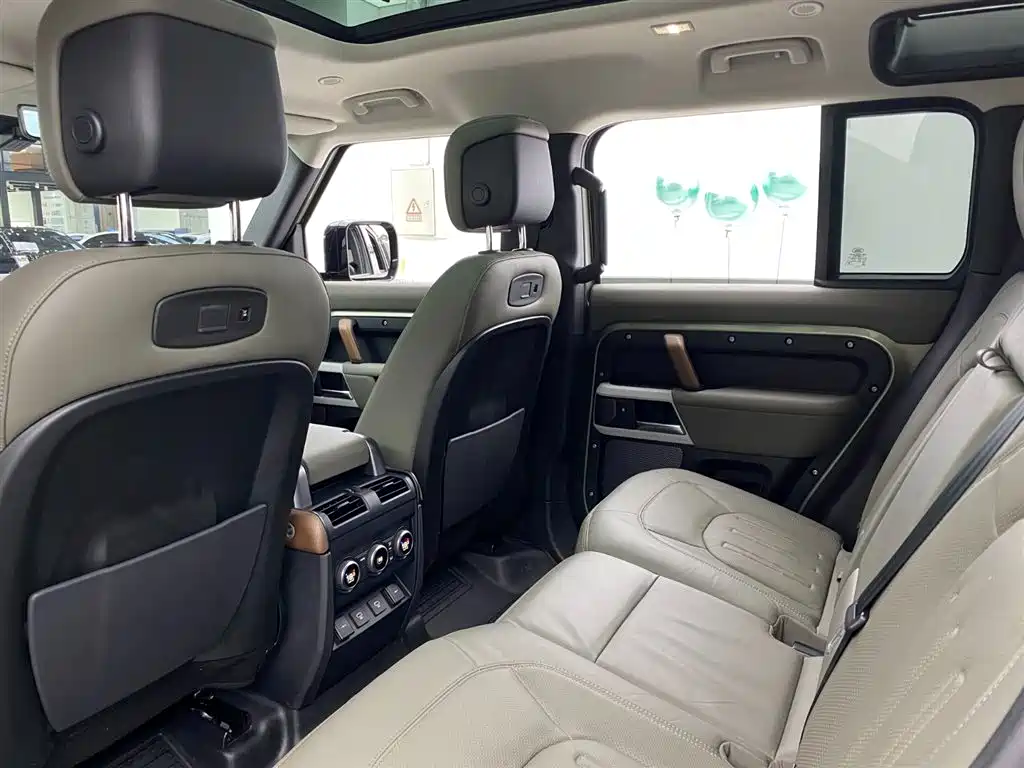 Land Rover Defender 2021