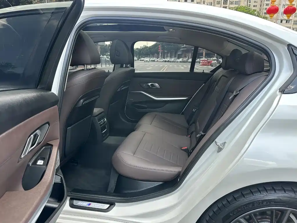 BMW 3 Series 2019 — фото 10