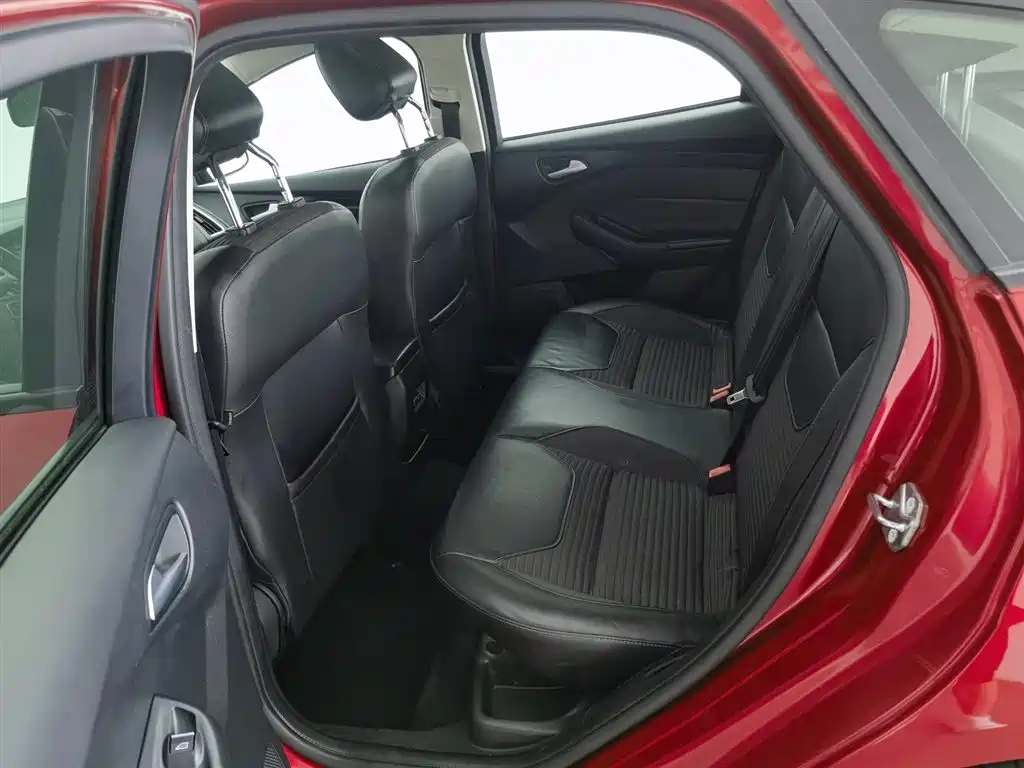 Ford Focus 2016 — фото 15