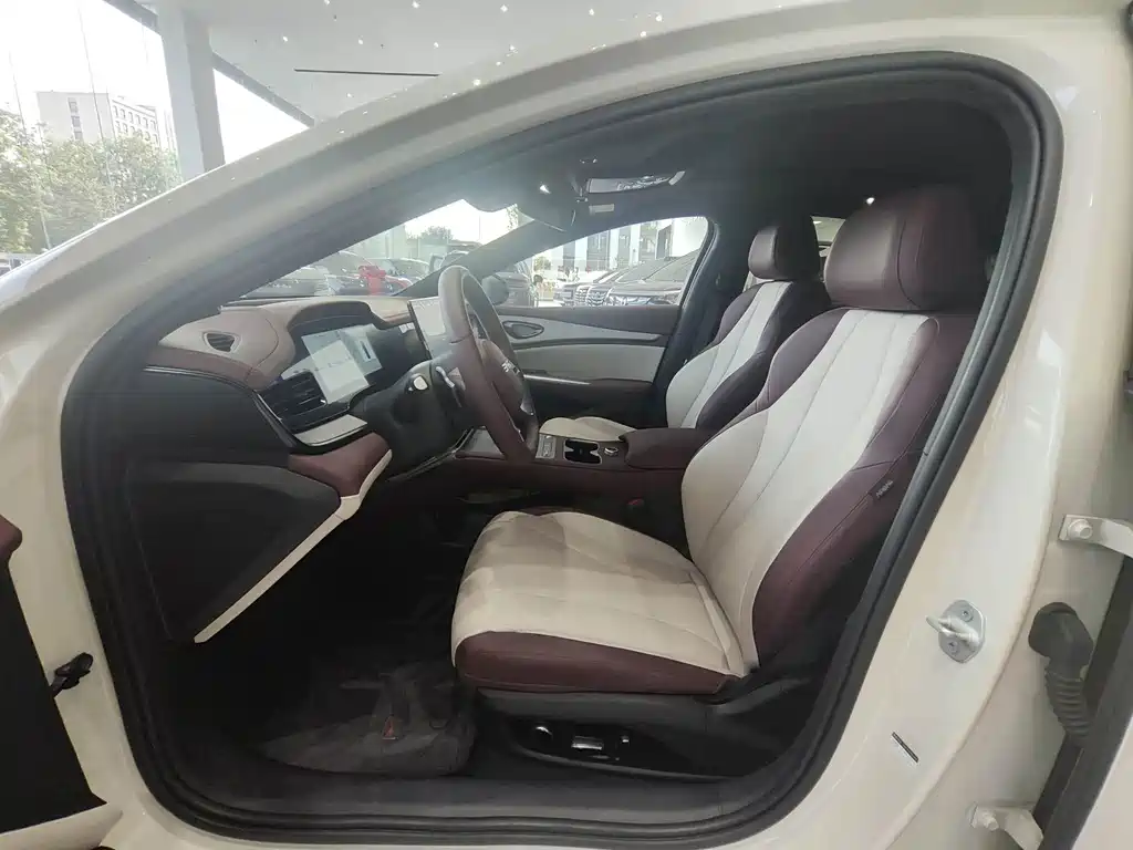 BYD Seal 07 DM-i 2025 — фото 9