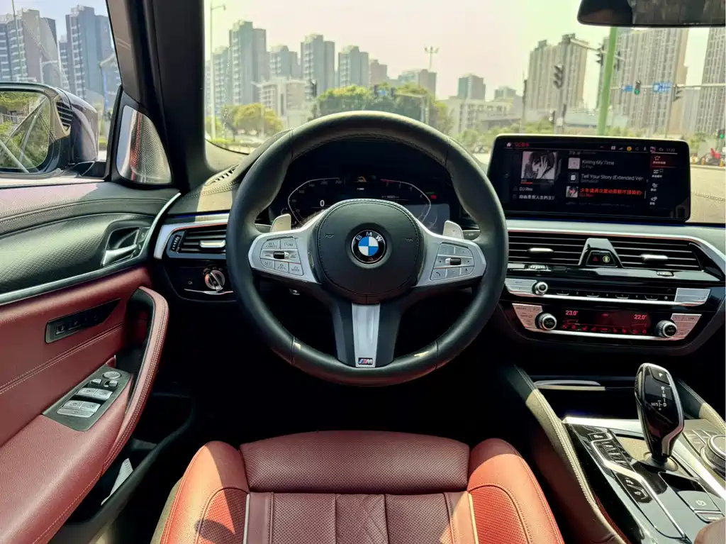 BMW 5 Series 2022 — фото 10