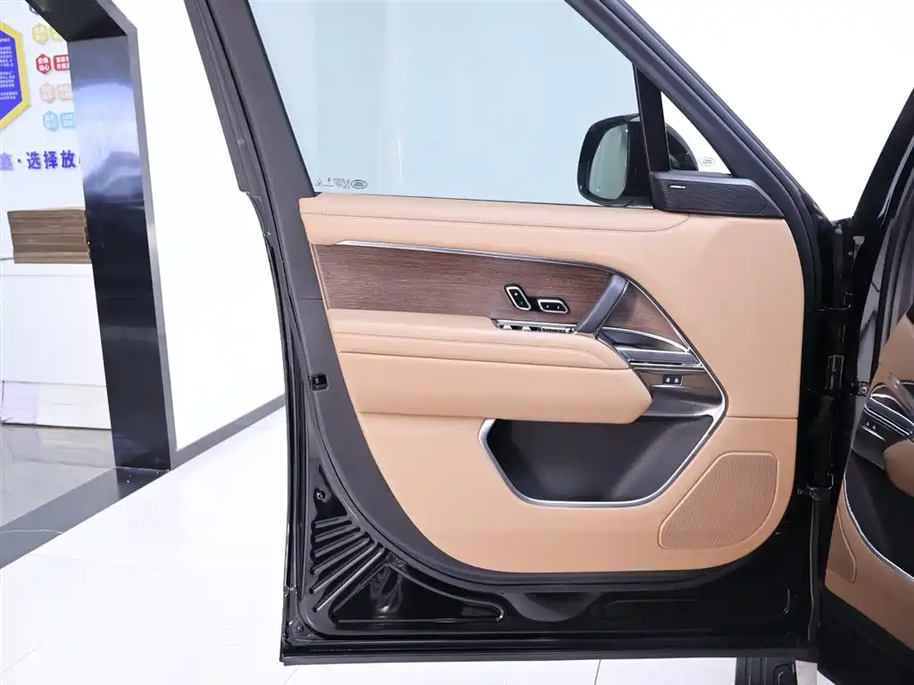 Land Rover Range Rover 2025 — фото 18