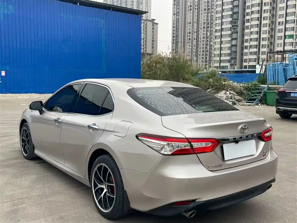 Toyota Camry 2019 — фото 5