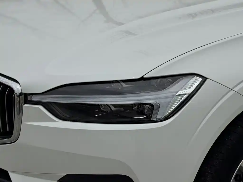 Volvo XC60 2021 — фото 8