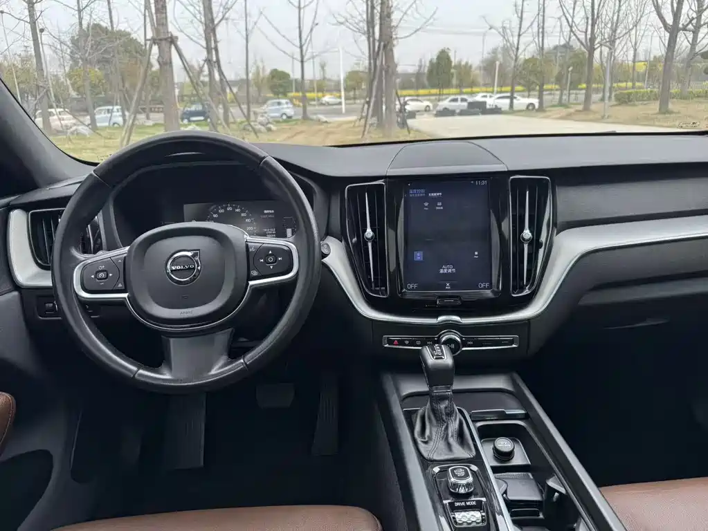 Volvo XC60 2021 — фото 40
