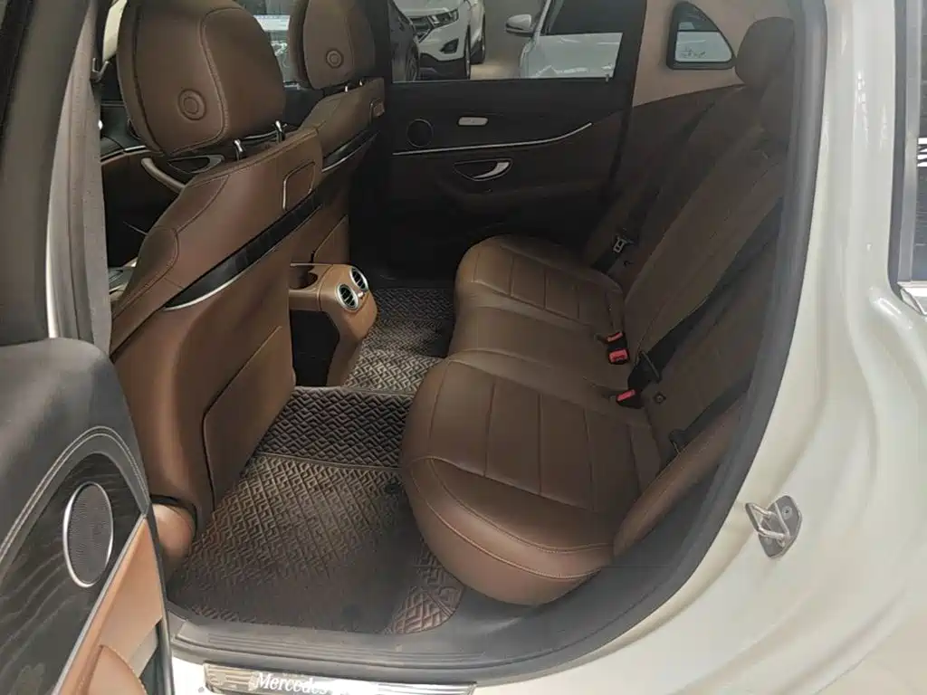 Mercedes-Benz E-Class 2020 — фото 17