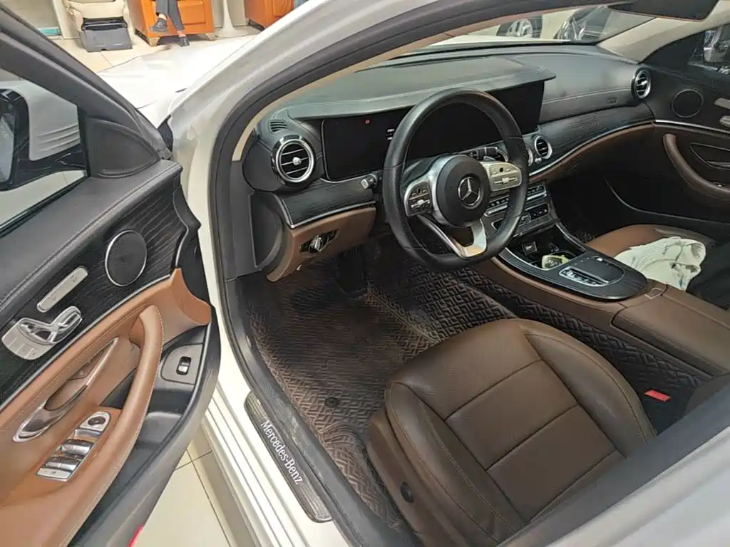 Mercedes-Benz E-Class 2020 — фото 16