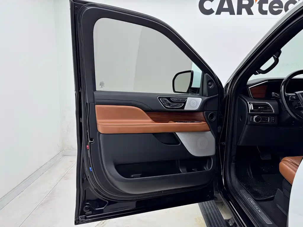 Lincoln Navigator 2018 — фото 13