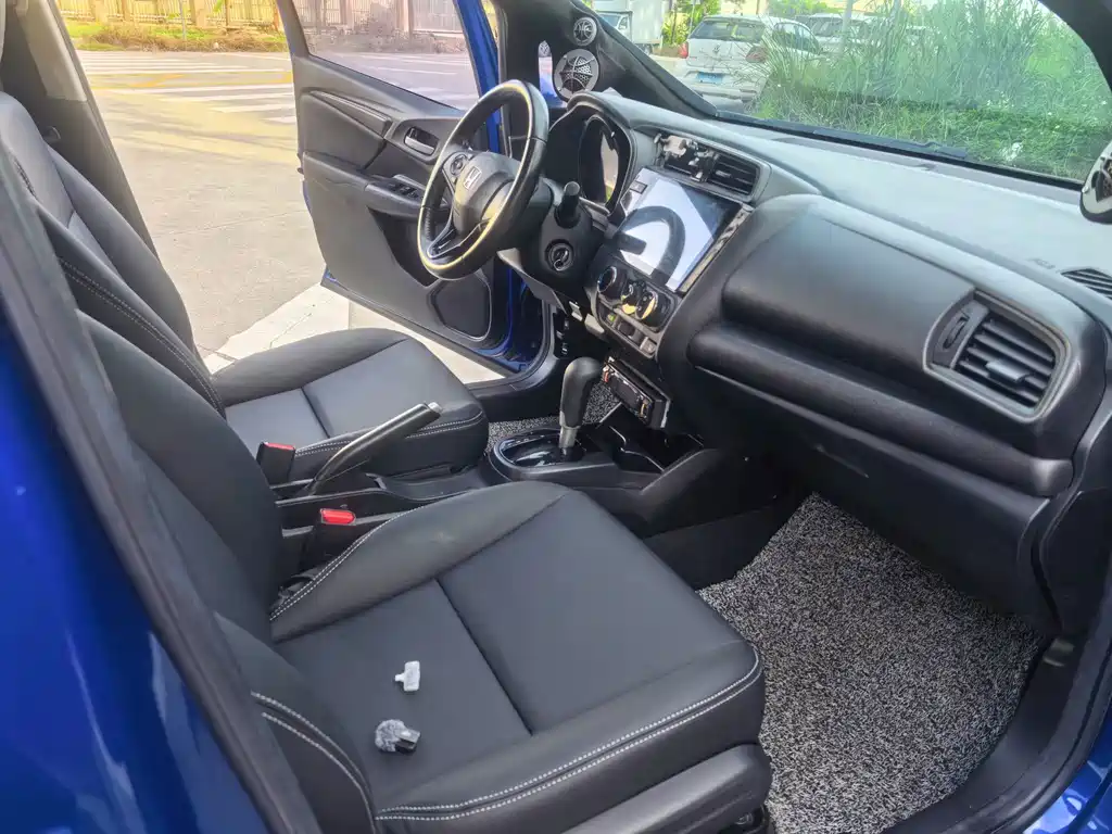 Honda Fit 2018 — фото 10