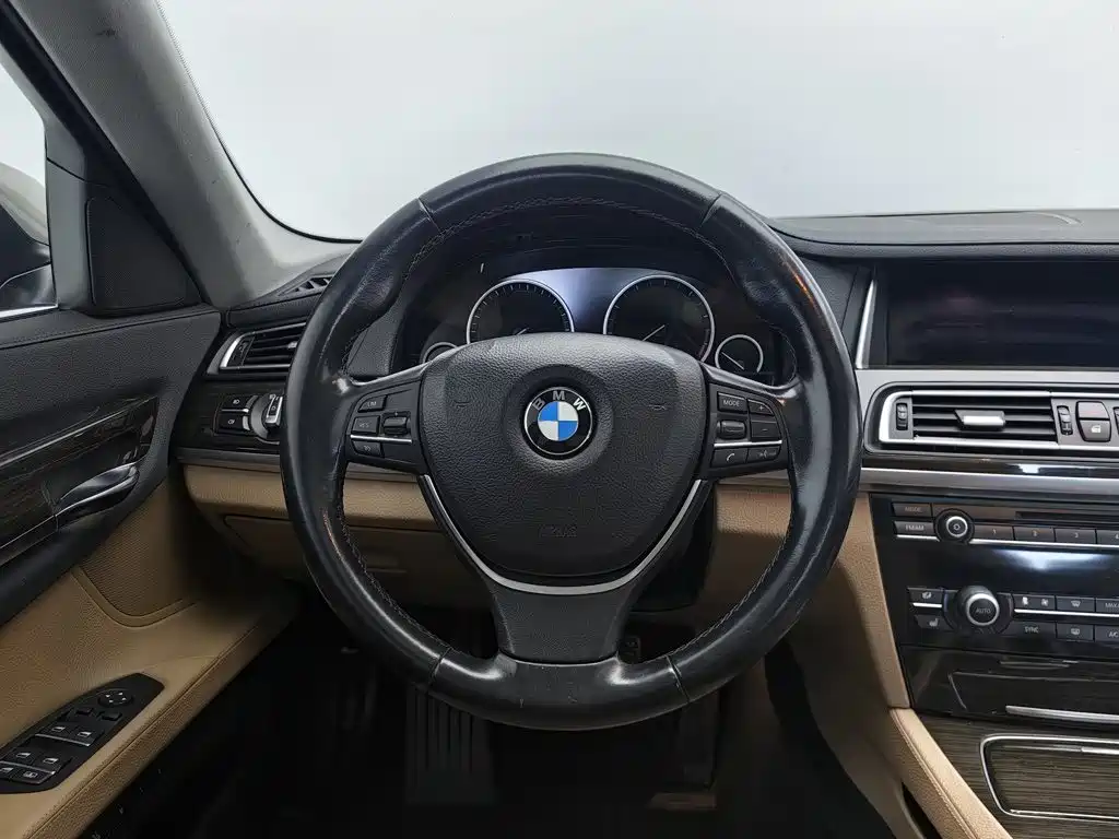 BMW 7 Series 2015 — фото 11