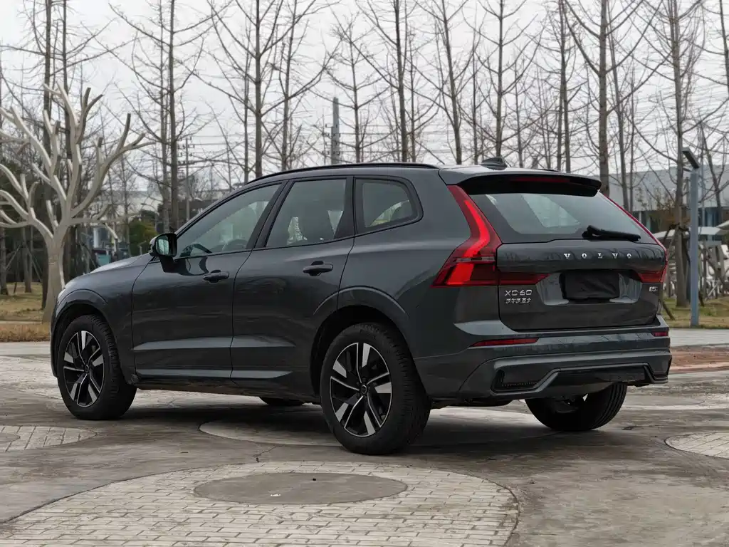 Volvo XC60 2025 — фото 8