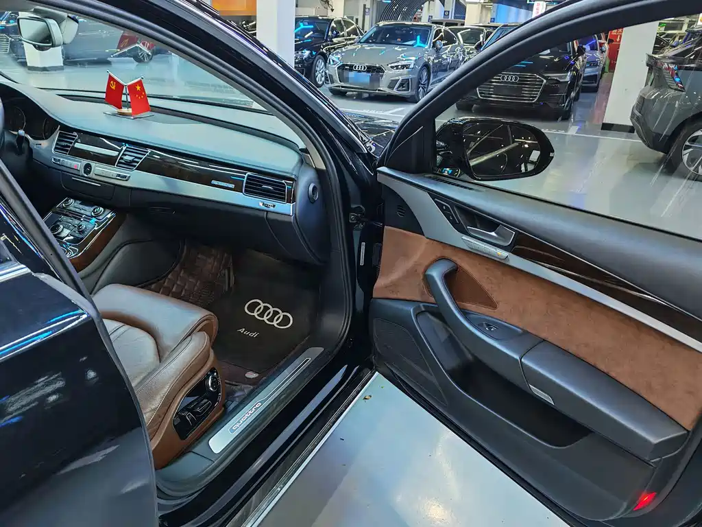 Audi A8 2017 — фото 16