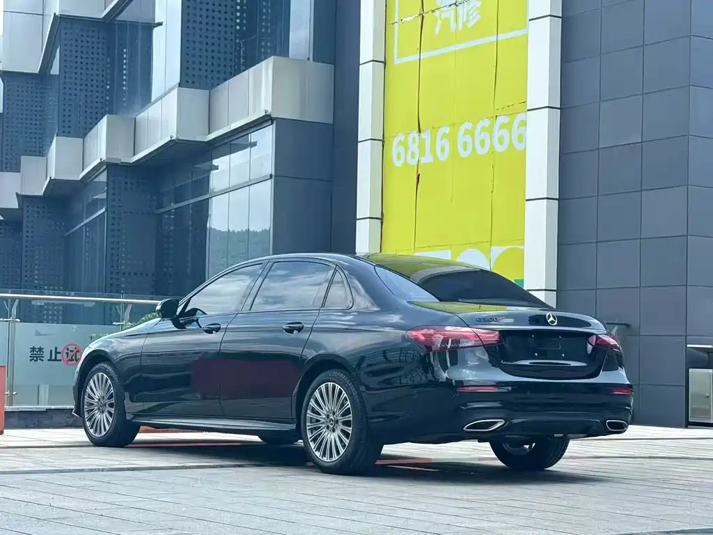Mercedes-Benz E-Class 2022 — фото 7