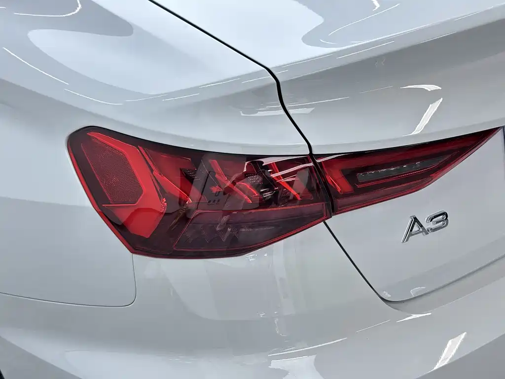 Audi A3 2023 — фото 12