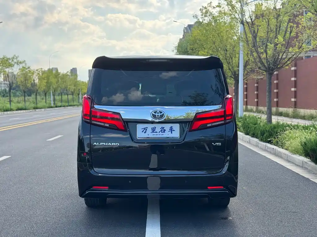 Toyota Alphard 2019 — фото 30