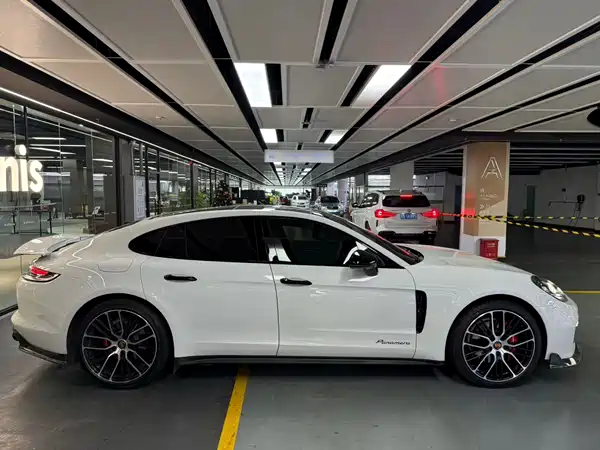 Porsche Panamera 2023
