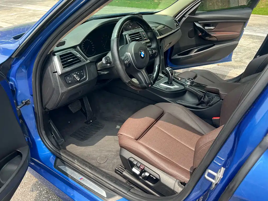 BMW 3 Series 2018 — фото 9