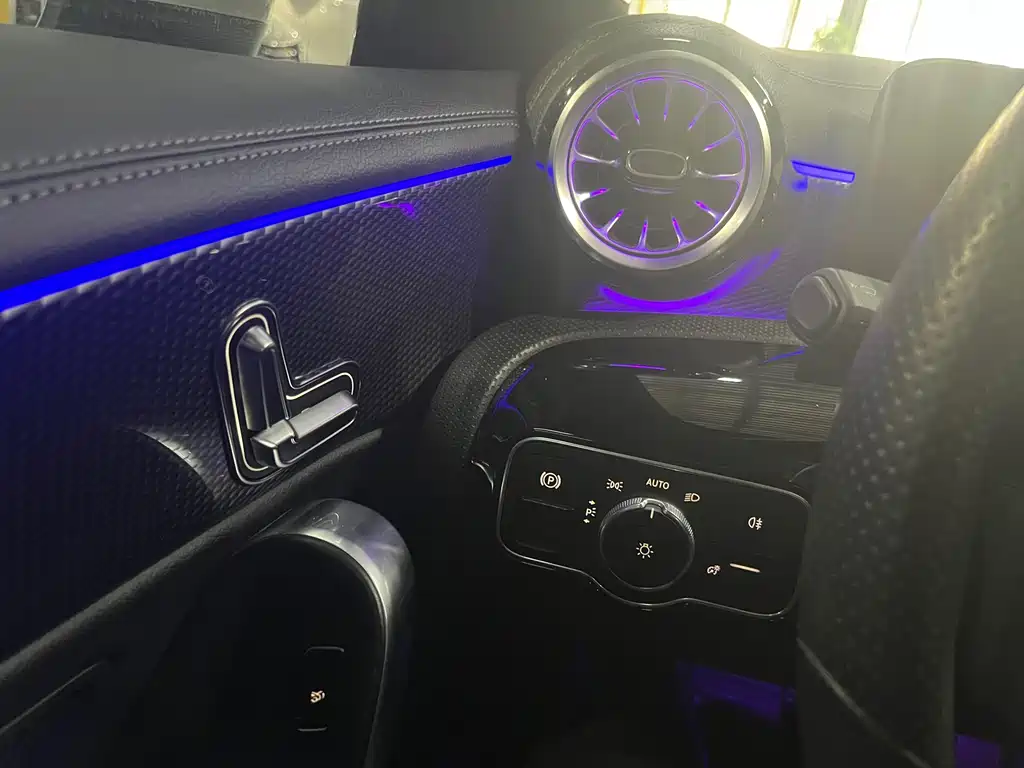 Mercedes-Benz A-Class 2022 — фото 13