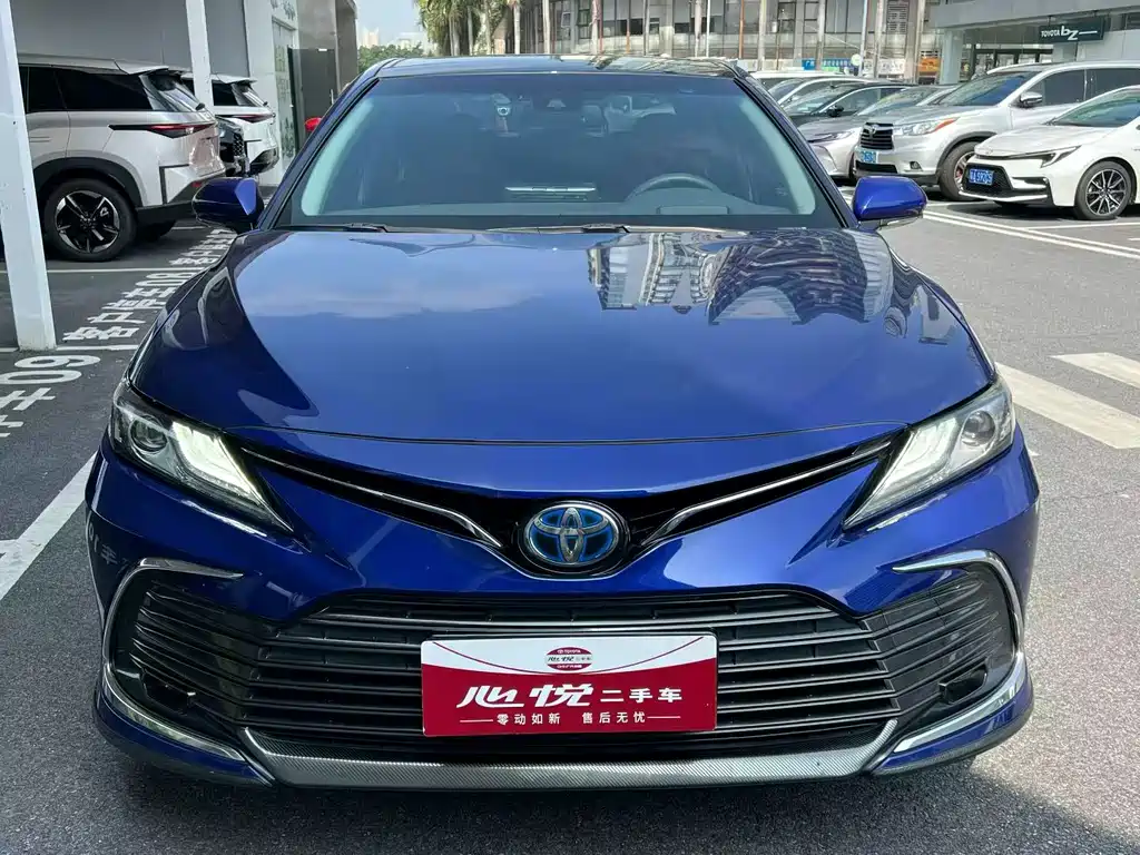 Toyota Camry 2022 — фото 2
