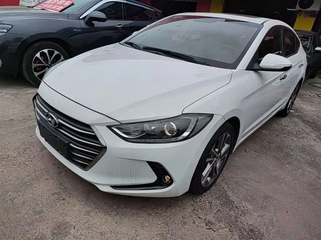 Hyundai Elantra 2019 — фото 2