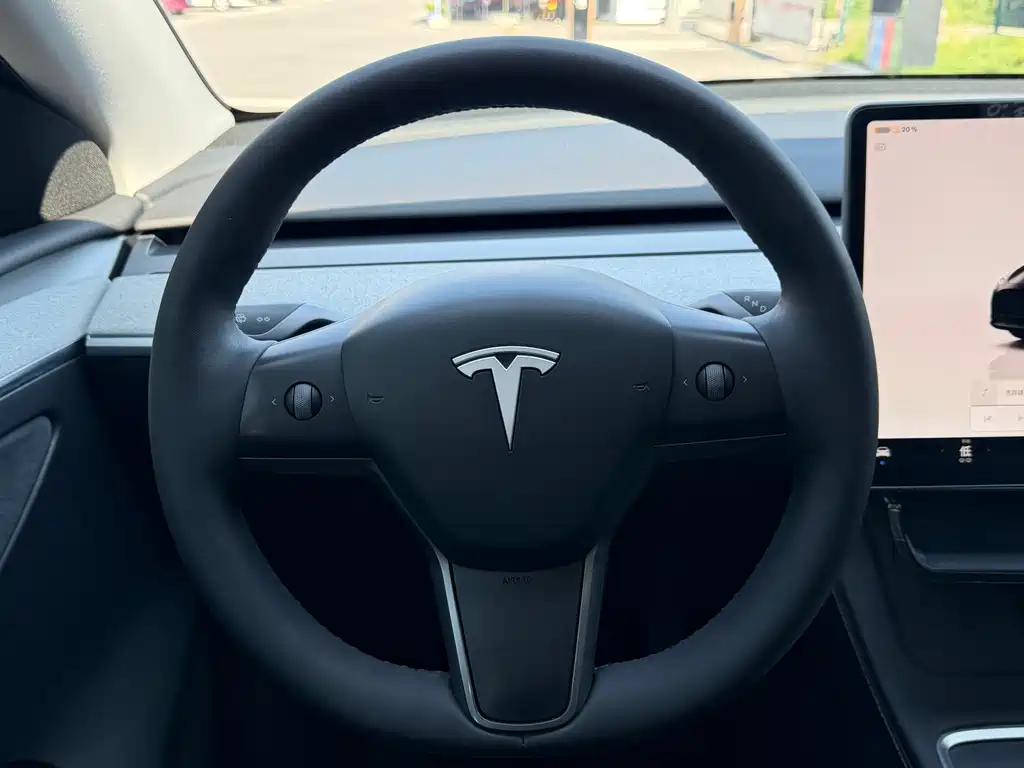 Tesla Model Y 2024 — фото 11