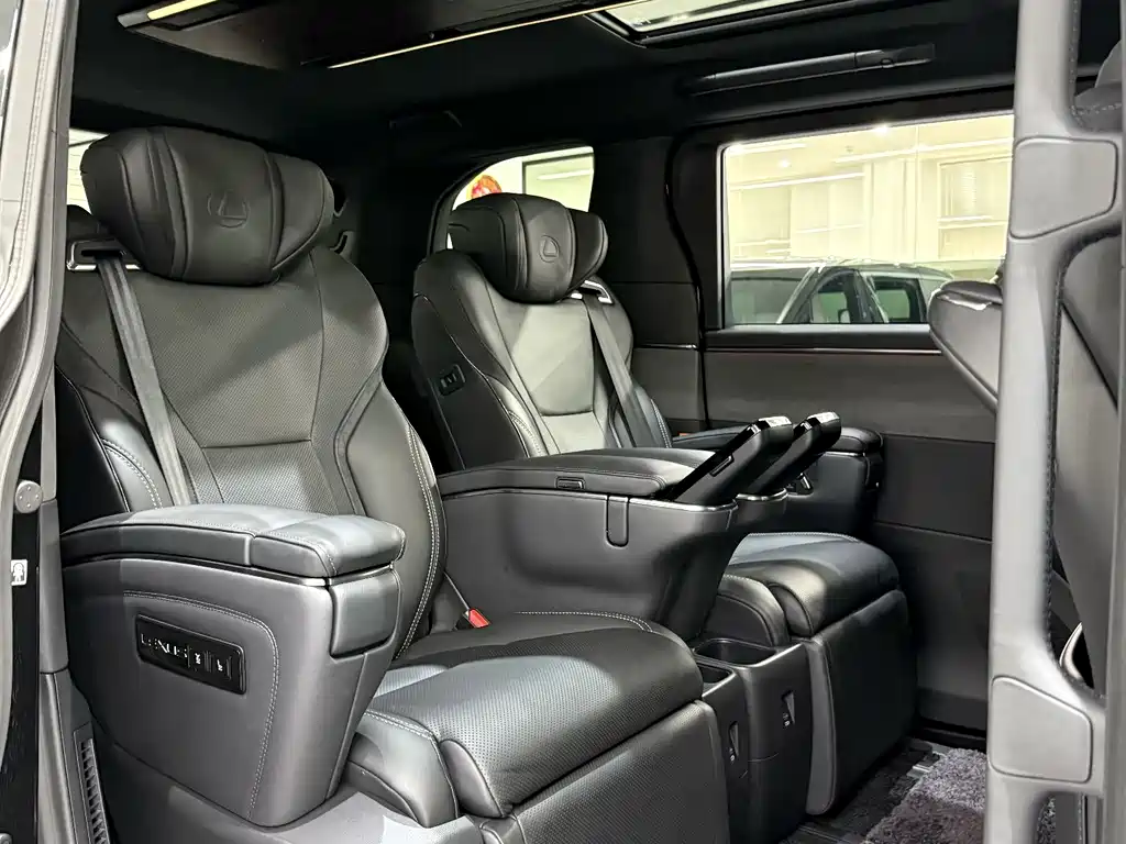 Lexus LM 2025 — фото 16