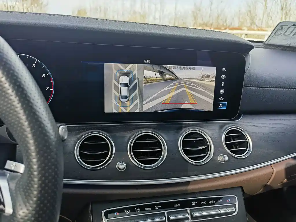 Mercedes-Benz E-Class 2023 — фото 12