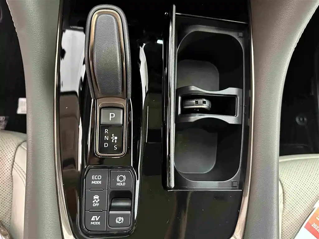 Toyota Vellfire 2025 — фото 13
